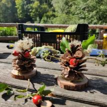 Basteleien auf Tisch